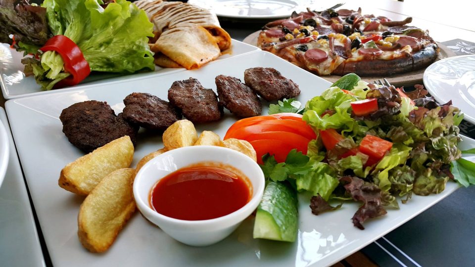 antalya-fastfood-ogle-yemegi -mekanlari-0242-259-2303-en-iyi-cafeler-tavsiye-edilen-mekanlar-pizza-wrap-durum- kofte-manti-10 | Antalya TV