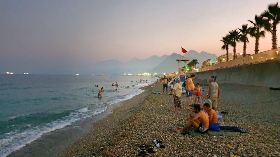 Antalya Konyaaltı Plajında Akşam Huzuru