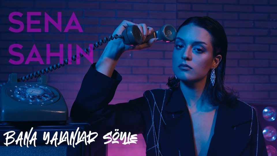 Sena Şahin - BANA YALANLAR SÖYLE ŞARKI SÖZLERİ
