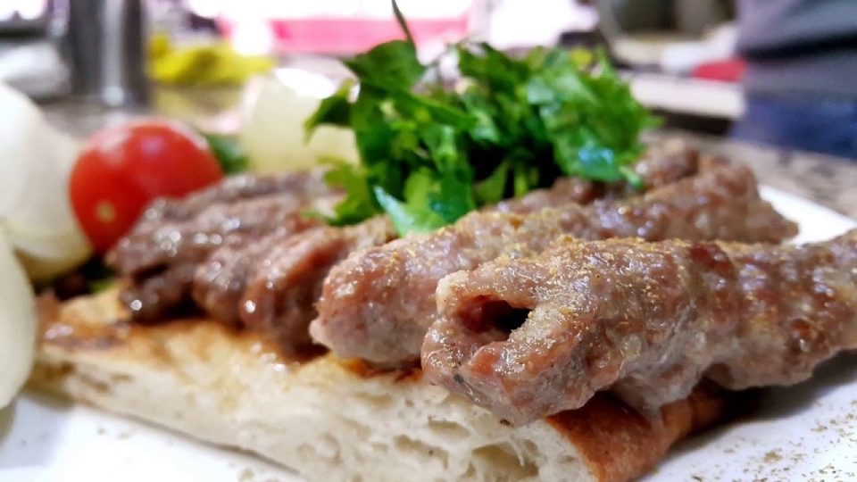 Meşhur Piyazcı Mustafa Antalya Tahinli Piyazı Şiş Köfte