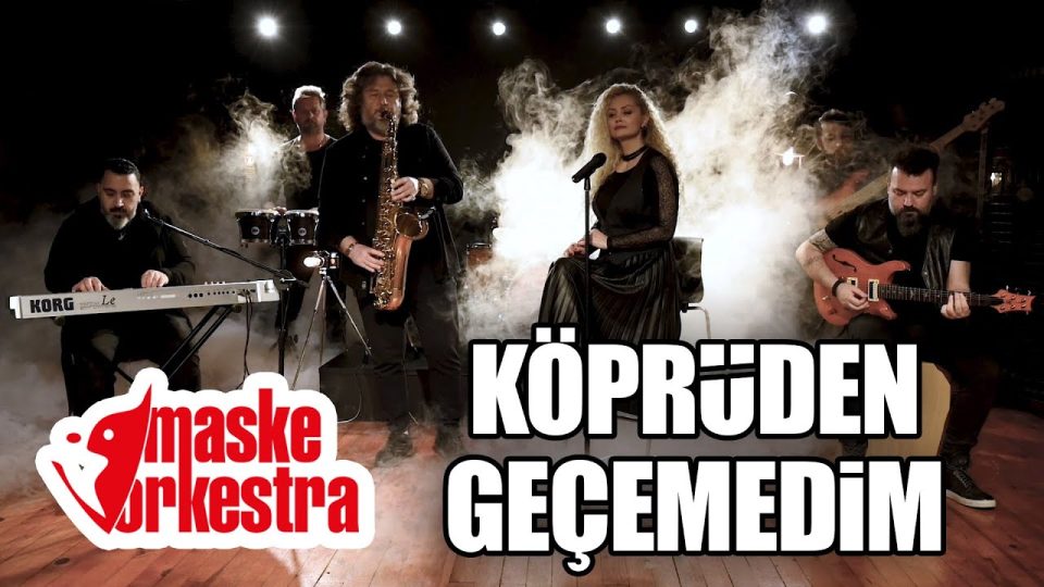 Maske Orkestra - Köprüden Geçemedim Sözleri - Ay Doğar Mavi Mavi Sözleri