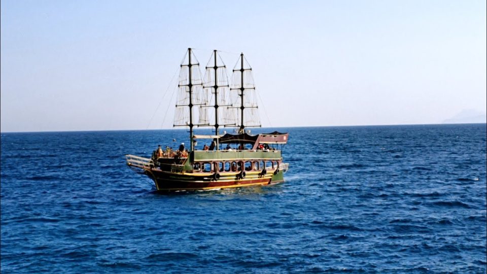 Antalya Yat Limanı Tur Tekneleri Geçişi