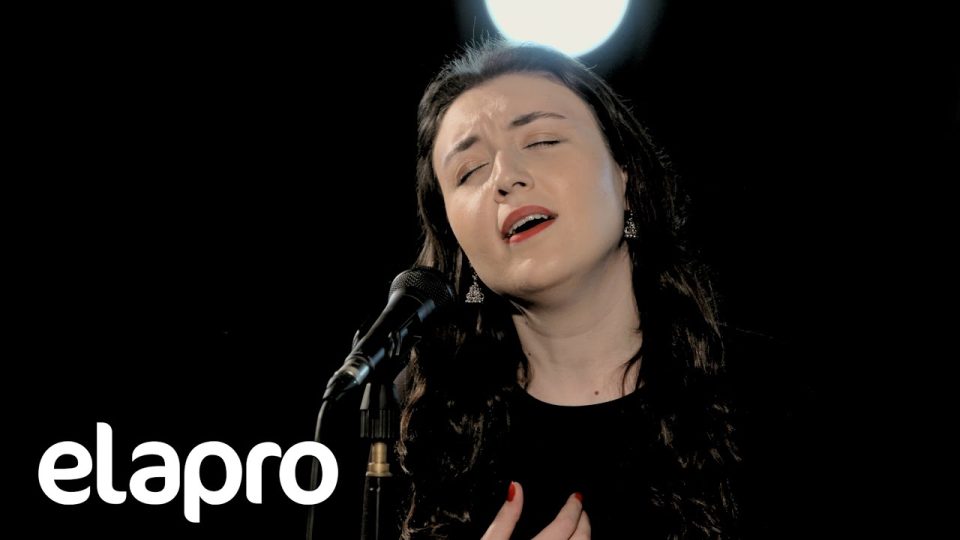 ELA GÖZLERİNİ SEVDİĞİM DİLBER - Melek Ayran