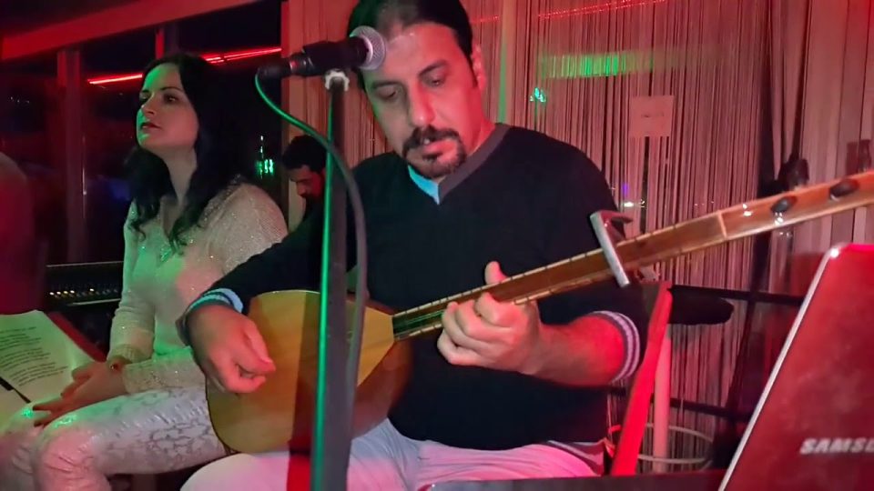 Ahirim Sensin (Cahildim Dünyanın Rengine Kandım) Sözleri - Alanya Türkü Bar Canlı Performans