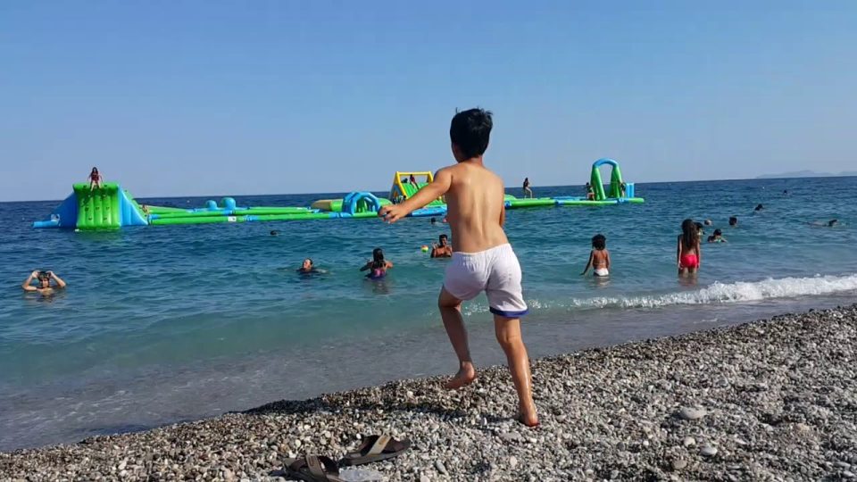 Antalya Konyaaltı Plajı Denize Girenler - Antalya Gezi Tatil