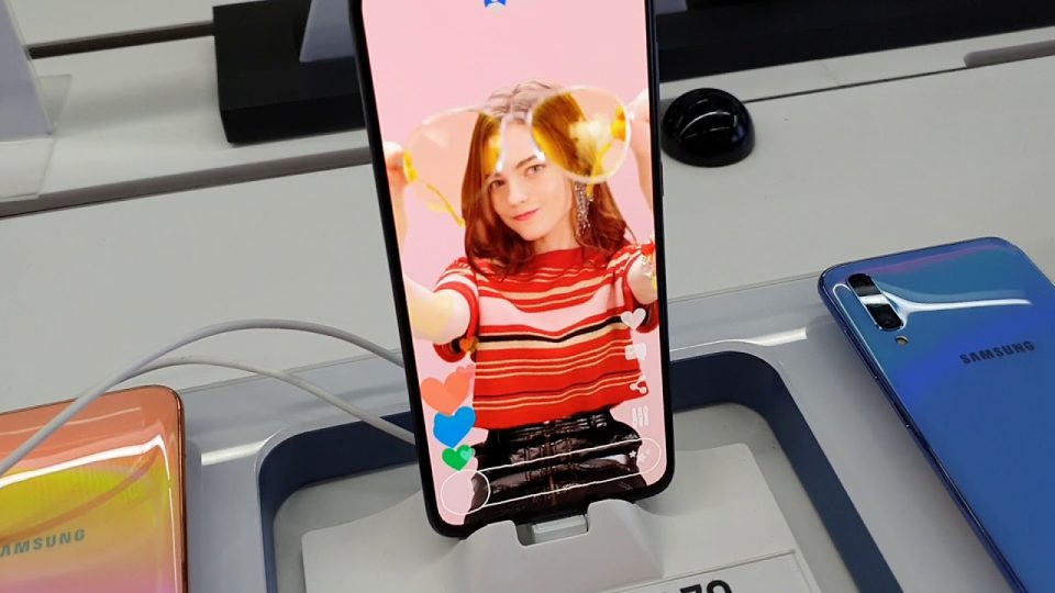 Teknosa Mağazası Cep Telefonu Bölümü Markantalya Teknosa Antalya Mağazaları