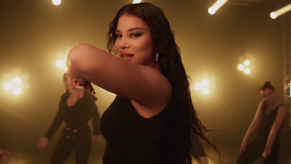 Dhurata Dora - Besame Lyrics