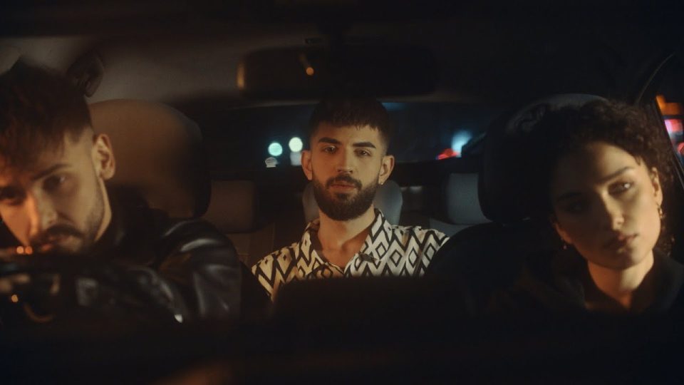 Sefo, @Revart - yarım kalır Şarkı Sözleri
