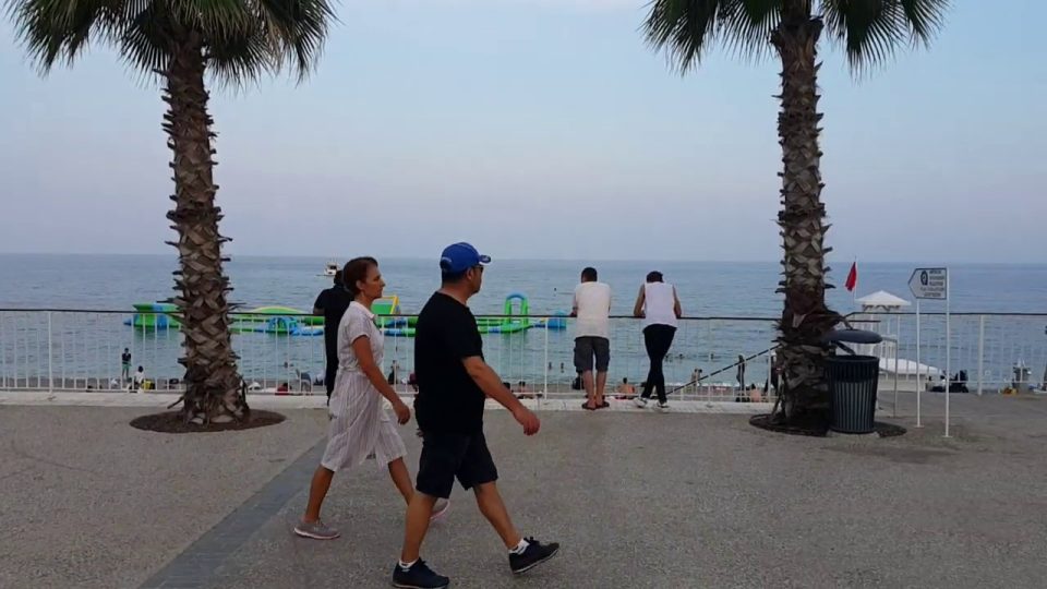 Konyaaltı Kent Meydanı Yürüyüş Yolu Antalya Deniz Manzarası Gezi Tatil
