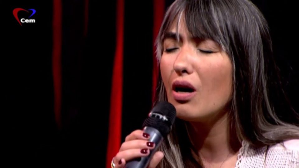 Sinem Önel - Sus Be Ağlama Gözüm Lyrics