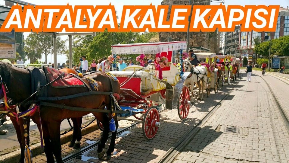 Antalya Kale Kapısı Saat Kulesi Yivli Minare Faytoncular Tramvay Tatil Gezi Tur