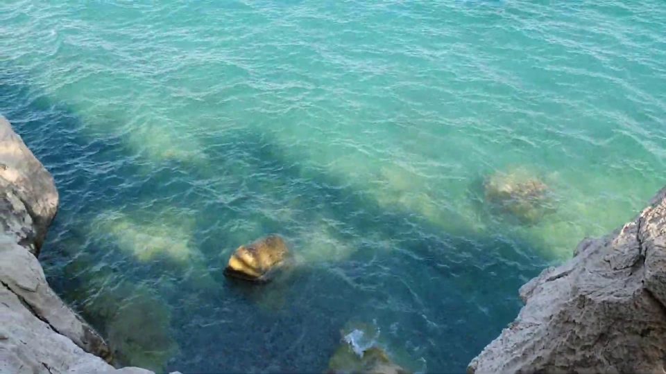 Küçük Çaltıcak Sahili Kayalıklardan Deniz ve Ada Manzarası - Antalya Gezilecek Yerleri