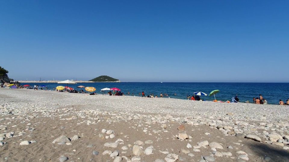 Çaltıcak Sahili Orman Deniz ve Piknikçiler