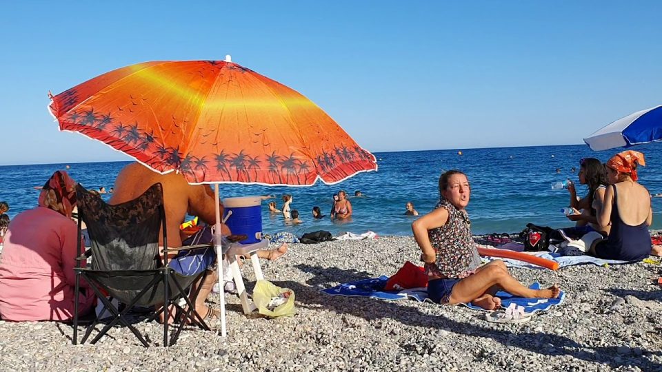 Konyaaltı Plajı Denize Girenler Antalya Beach Konyaaltı Kumsalı Deniz Manzarası