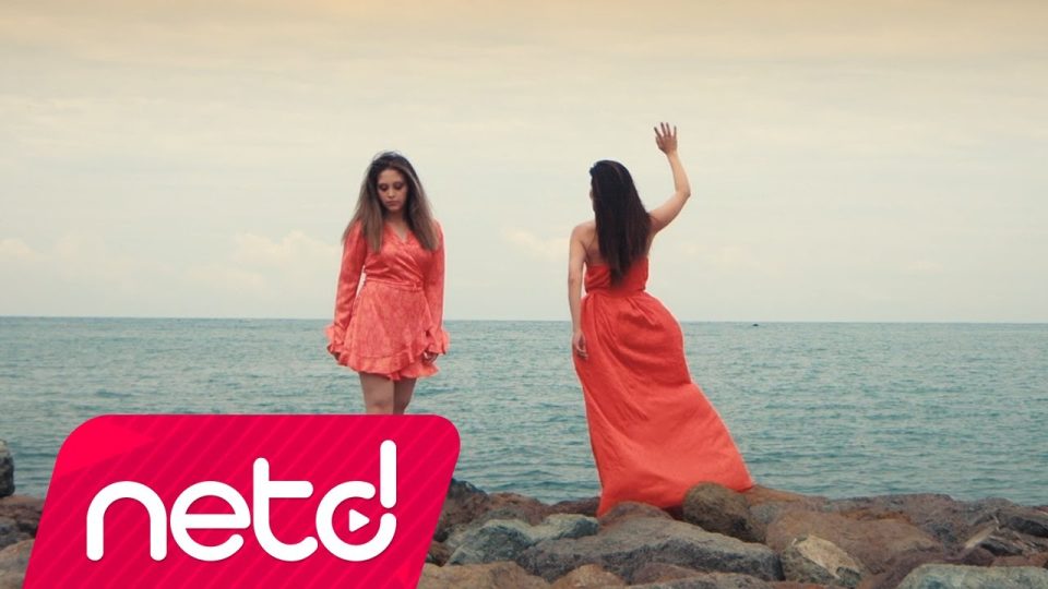 Betül Sarı - Eski Hikaye Şarkı Sözleri