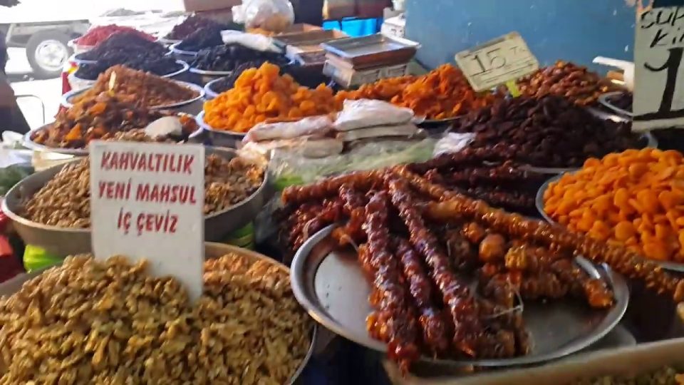 İşte Meşhur Çarşamba Pazarı Antalya 2/4