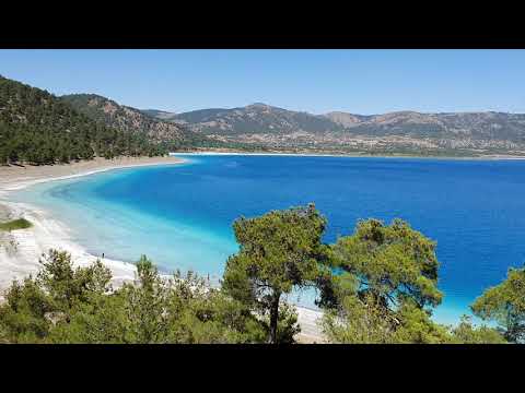 Salda Gölünden Orman ve Göl Manzarası