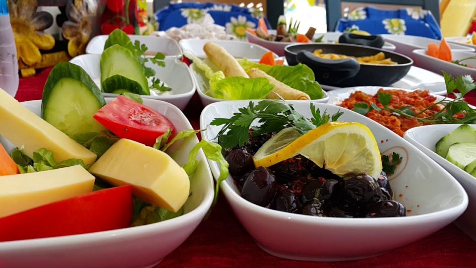 Serpme Kahvaltı Sunumu - Alanya Dimçayı Serpme Kahvaltı Çesitleri
