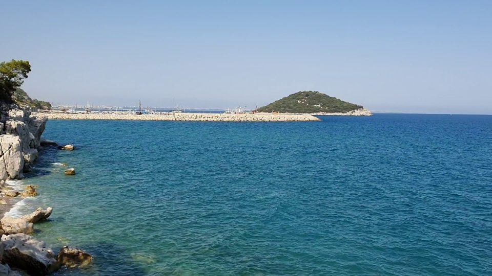 Antalya Küçük Çaltıcak Plajında Deniz ve Ada Manzarası - Antalya Gezilecek Yerleri Tatil