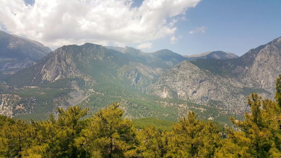 Altınyaka Yolunda Muhteşem Dağ ve Orman Manzarası - Antalya Gezi Tatil Tur