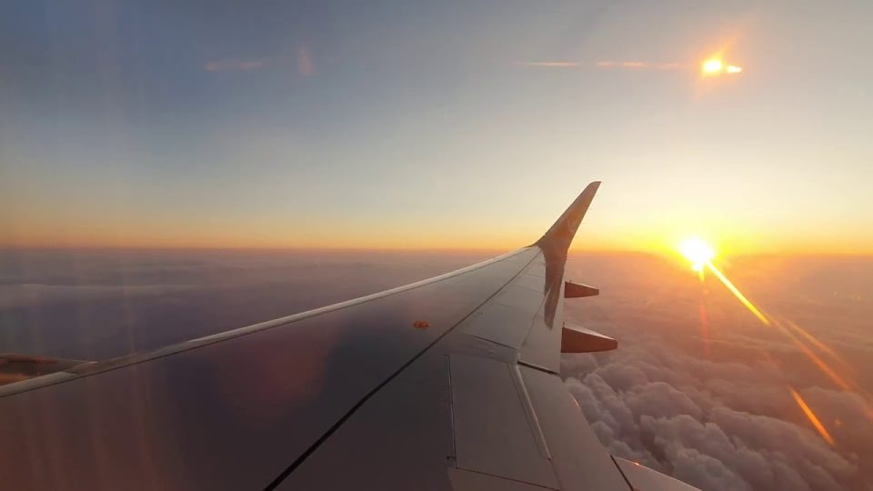 İstanbul - Antalya Uçağında Bulutların Üzerinde Gün Batımı Manzarası