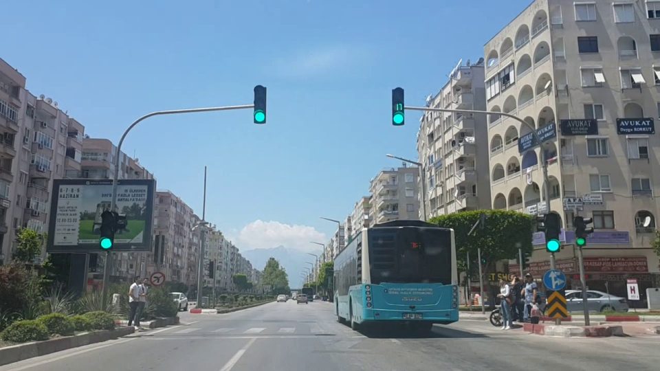 Antalya Şehir Merkezi 100. Yıl Bulvarı Atatürk Bulvarı 1/3