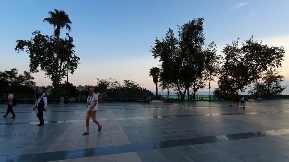 Cumhuriyet Meydanı Antalya Atatürk Heykeli Akşamüstü Manzarası