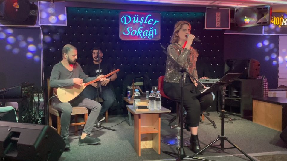Yine Karlar Yağdı Gönül Dağıma Sözleri