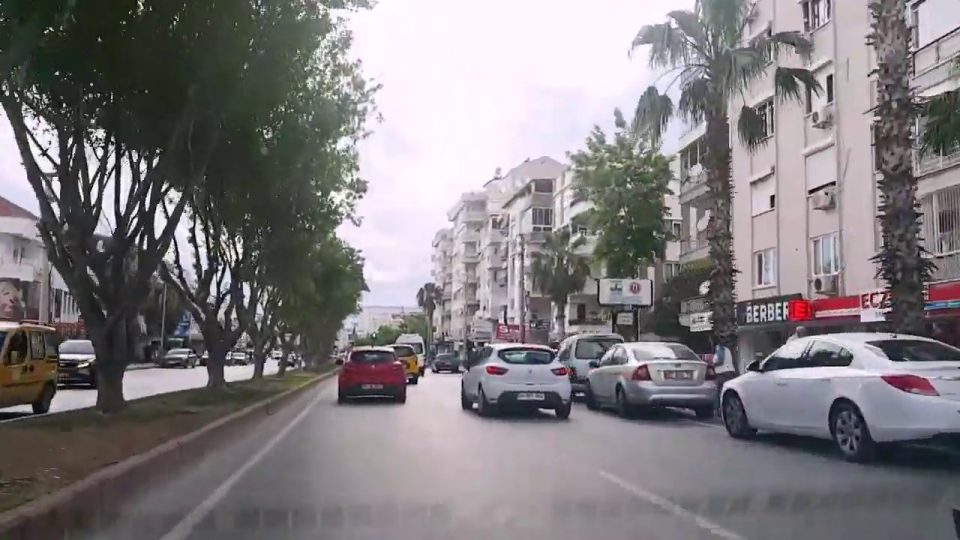 Güzeloba Kapalı Pazarı Barınaklar Bulvarı Beyaz Dünya AVM Kavşağı Antalya Şehiriçi Merkezi Tatil