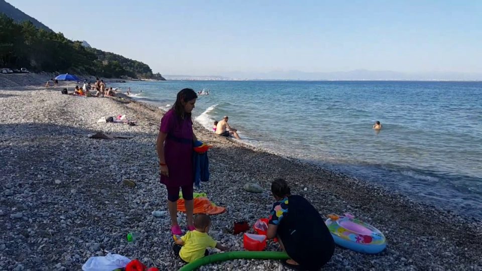 Kumsalda Yürüyüş Videosu Antalya Kargıcak Plajı Gezi Tur Tatil 1/4