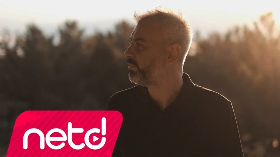 Şener Şifal - Adını Duvarlara Şarkı Sözleri