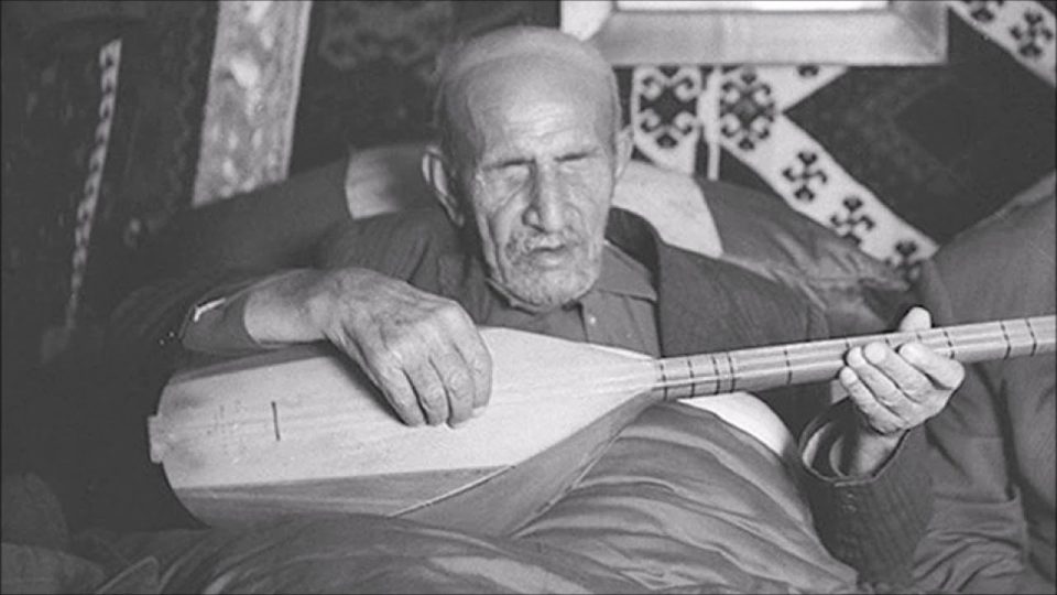 Adile Kurt Karatepe - Bana da Banaz'da Pîr Sultan derler Sözleri