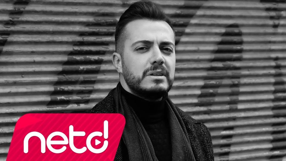 Emre Fırat - Üzmeye Değer Mi Şarkı Sözleri