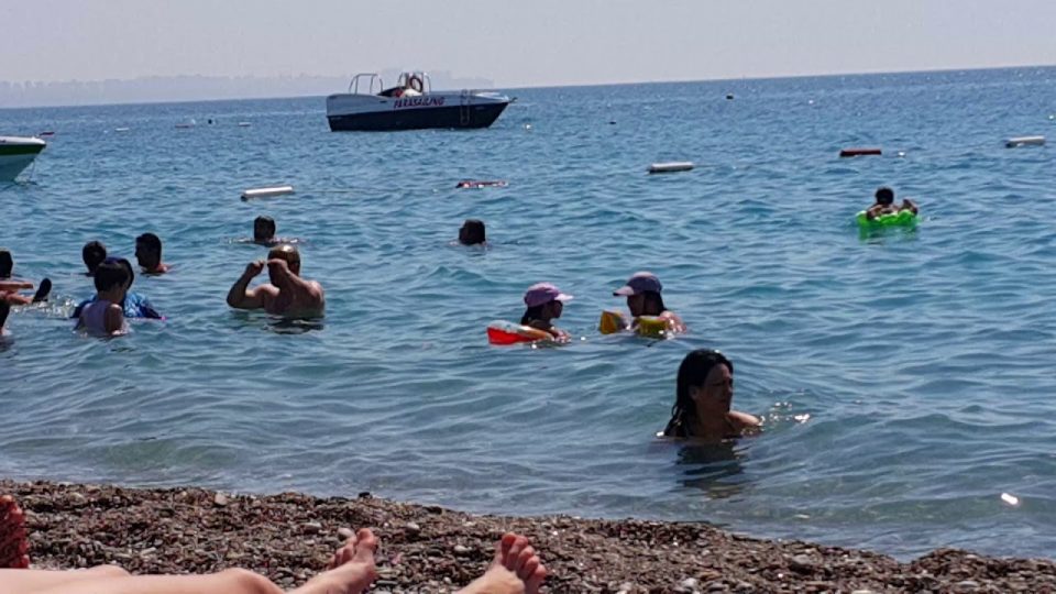 Antalya deniz manzarası Konyaaltı kumsalı plaj görüntüleri Antalya gezi tatil