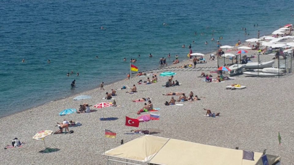 Konyaaltı Plajını Seyredin - Antalya Gezi Tatil