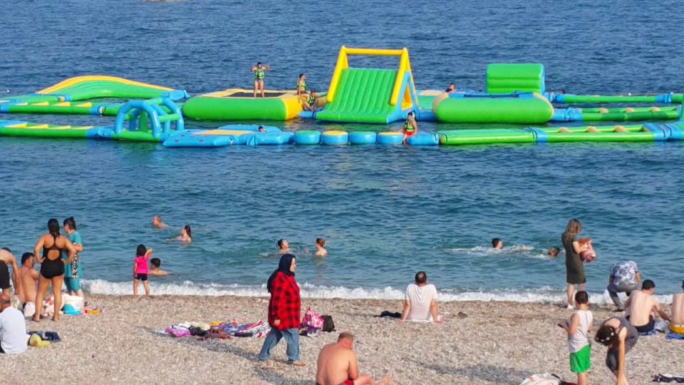 Antalya Tatilcilerin Deniz Keyfi - Antalya Konyaaltı Deniz Manzarası Gezi Tatil