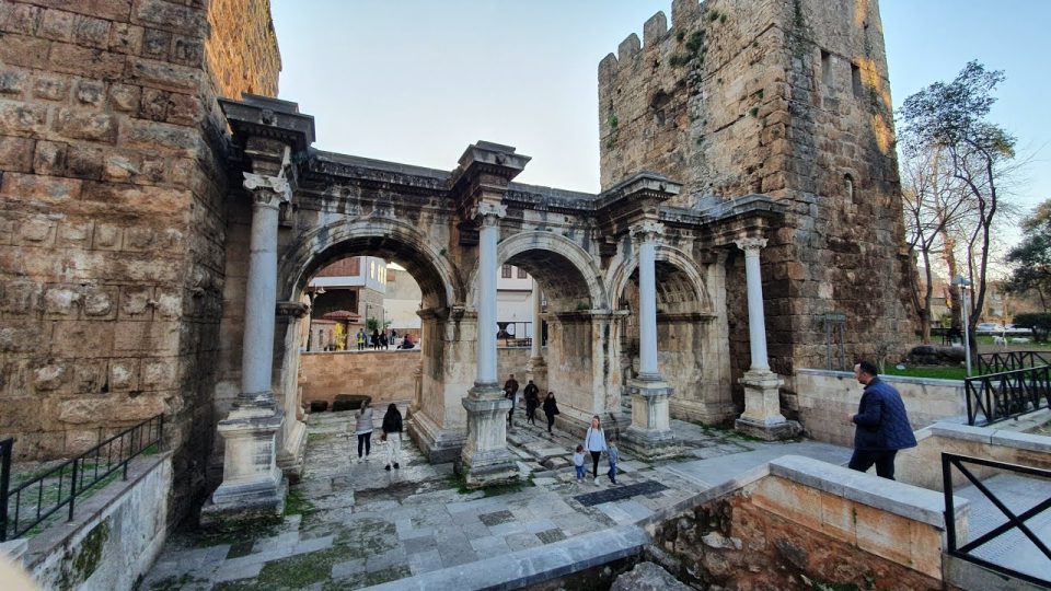 Üç Kapılar Antalya