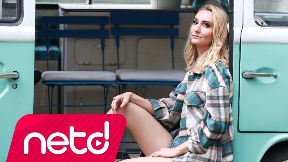 Hande Ateş - Her Kasımda Şarkı Sözleri