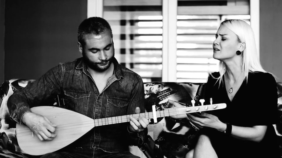 Dur Leyla Leyla Şarkı Sözleri