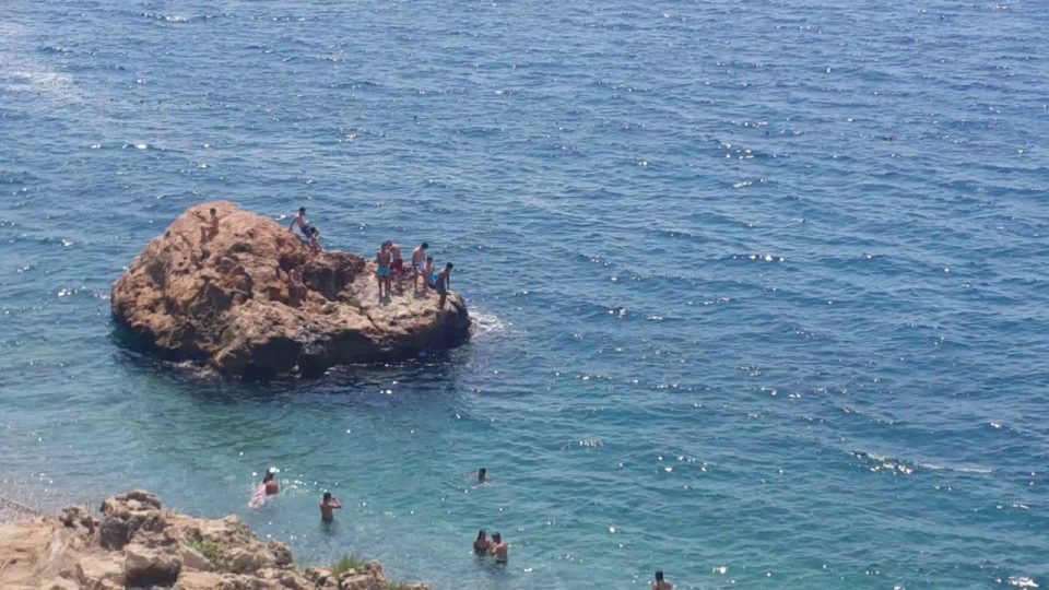 Antalya Beachpark Kayalıklarında Deniz Keyfi - Antalya Gezi Tatil