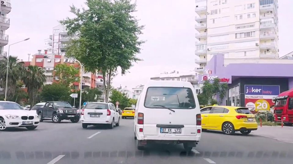 Laura AVM Kavşağı Sinanoğlu Cad Portakal Çiçeği Perge Kavşağı Antalya Şehiriçi Şehir Merkezi Tatil