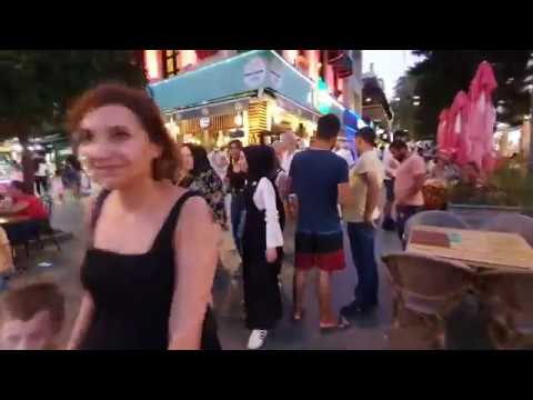 Kapalı Yol Akşam Vakti Yürüyüş Antalya (Pandemi öncesi 2019 arşiv görüntüsüdür)