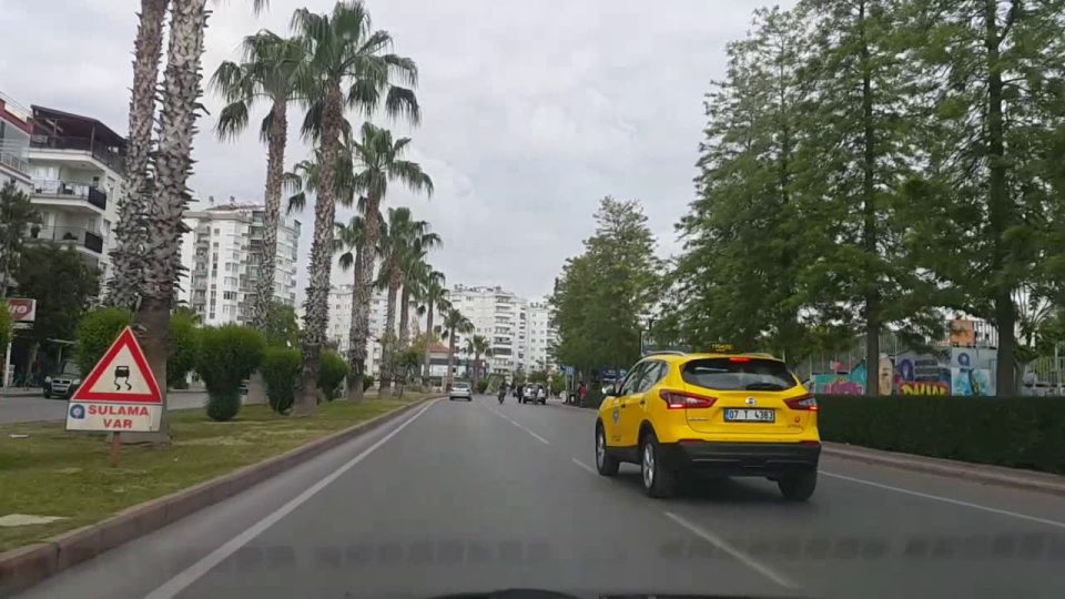 Beyaz Dünya AVM - Barınaklar Bulvarı Güzeloba Kapalı Pazar Antalya Şehiriçi Şehir Merkezi Tatil Gezi
