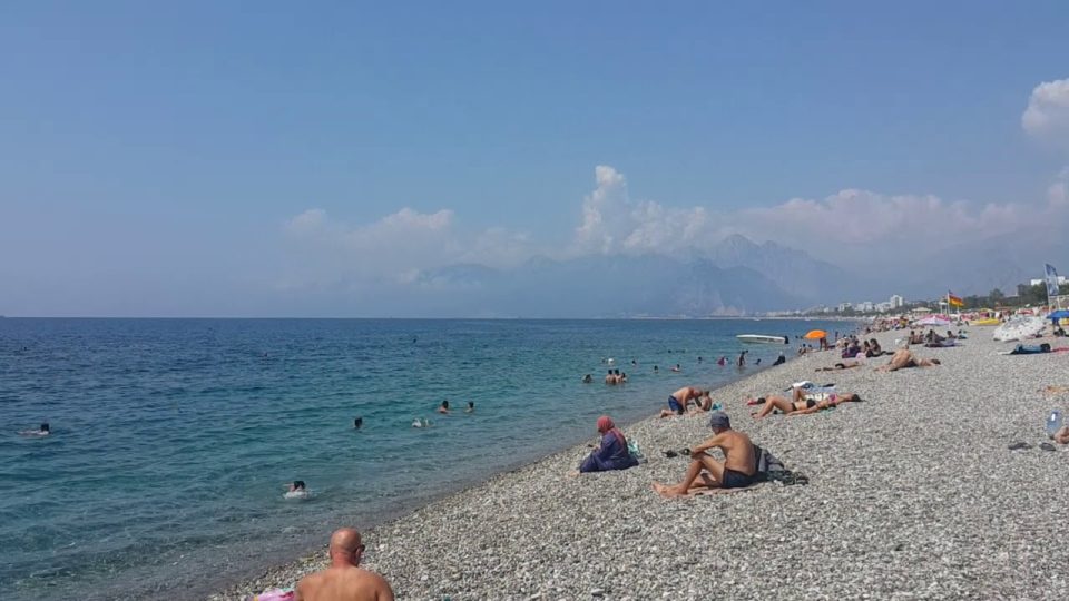 Antalya Konyaaltı Sahili Denizi Hisset - Antalya Gezi Tatil Tur
