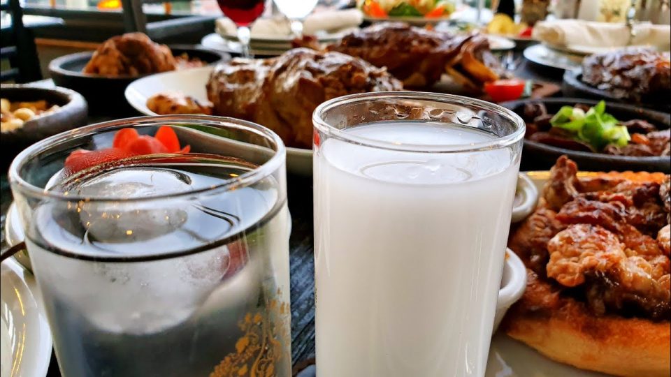 Ağır çekimde su ve rakı nasıl karışır - Nasreddin Et Tandır Antalya