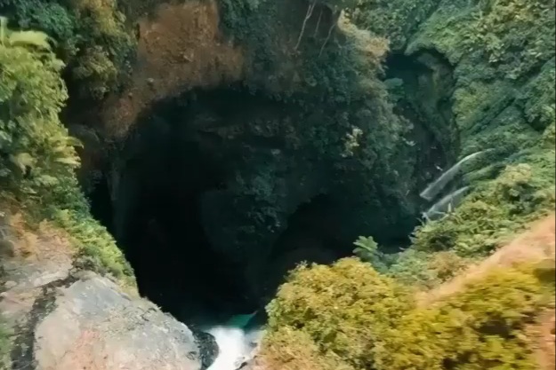 Buradan düşmeye korkar mısın ? (video)