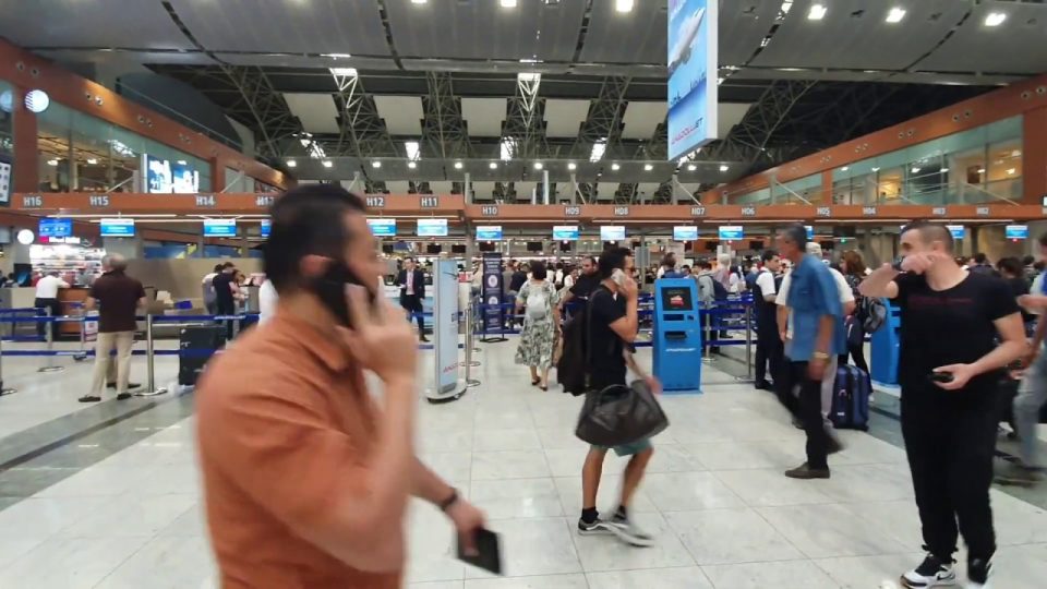 İstanbul Sabiha Gökçen Havalimanı Iç Hatlar Yolcu Terminali