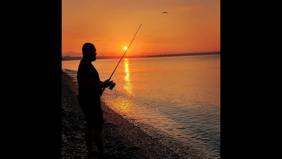 Antalya Konyaaltı Plajında Balık Tutmak - Manzarası Yeter