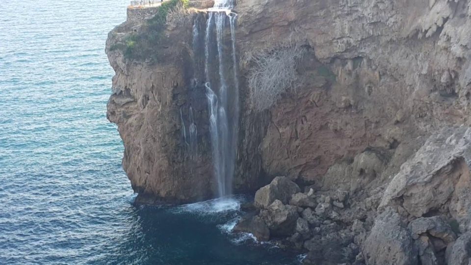 Eski Lara Yolunda Muhteşem Şelale Manzarası - Antalya Gezi Tatil