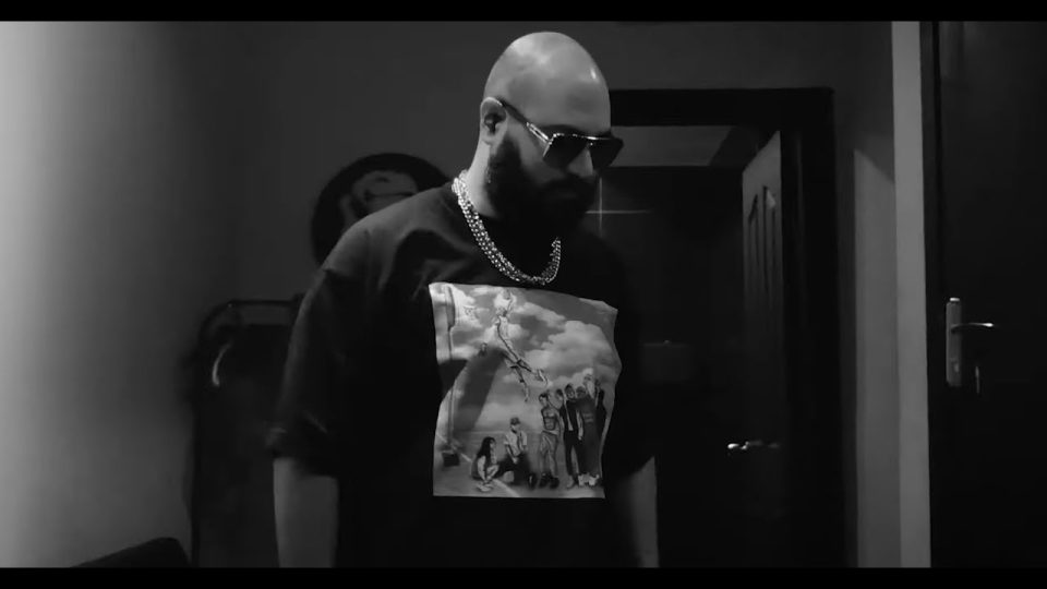 Patron & Astral - BİLDİRİMLER KAPALI Şarkı Sözleri